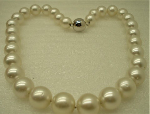 PEARLS NECKLACE